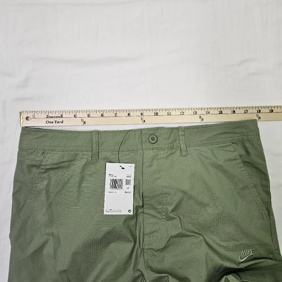 Nike Club Standard Fit Oil Green Cargo Pants FZ5765-386 Men's Size 34x32